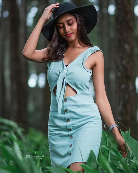 Woman blue dress black hat, Mauritius